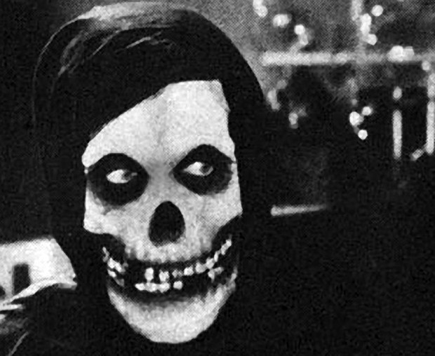 the-crimson-ghost-1946-2.jpg the-crimson-ghost-1946-2.jpg