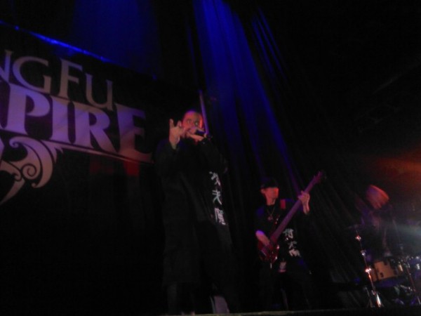 Kung Fu Vampire entraps the crowd's attention Kung Fu Vampire entraps the crowd's attention
