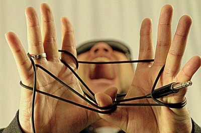 Those knots in headphones can be so frustrating.