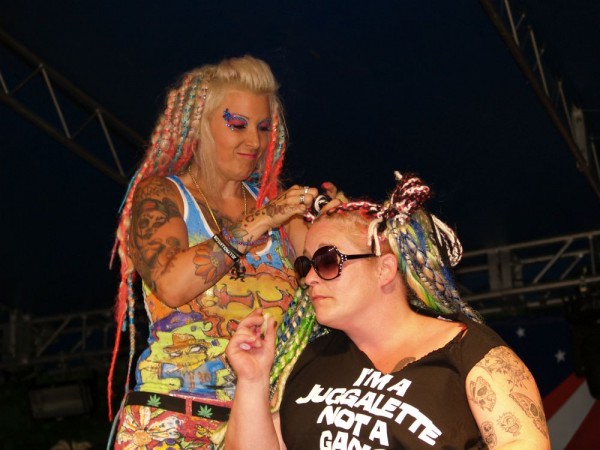 Juggalettes Who Take Care of Each Other and Fix They Weaves
